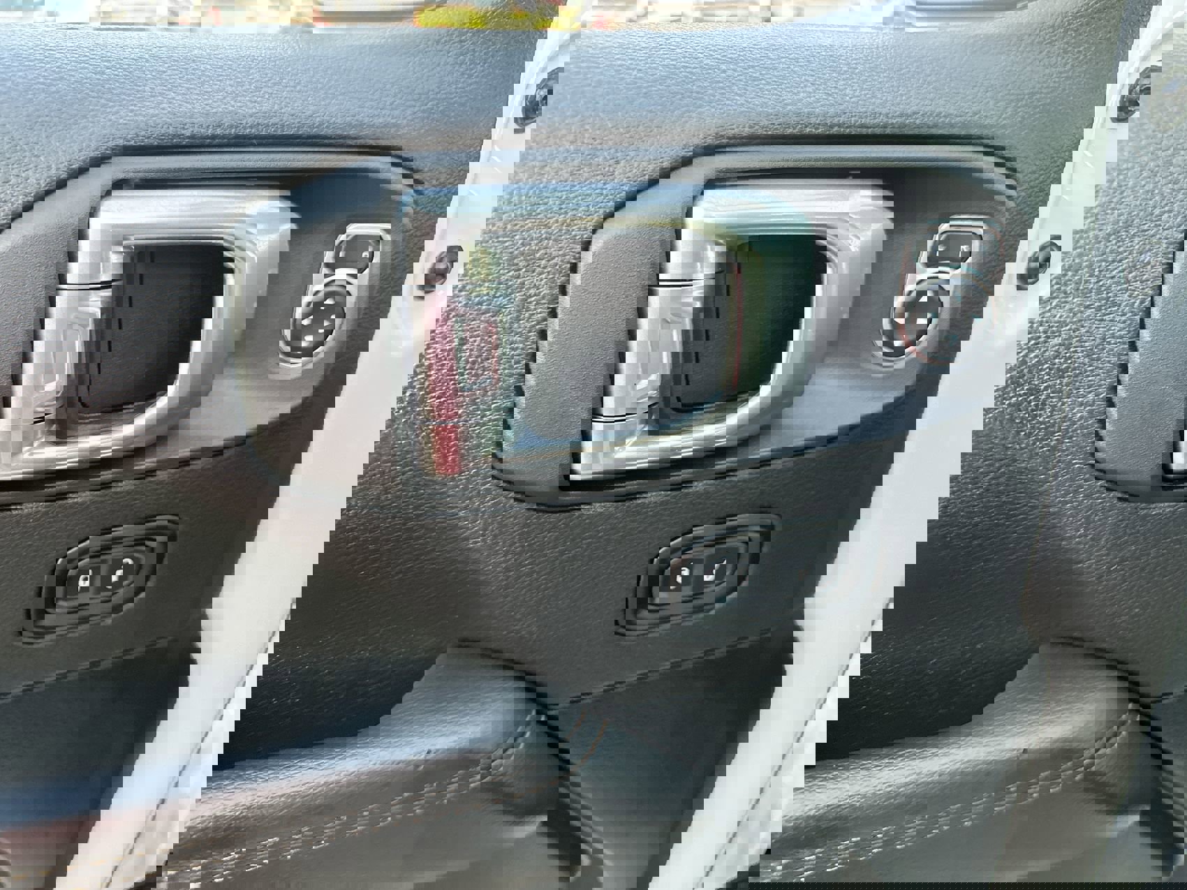 Used 2023 Jeep Gladiator Overland image 13