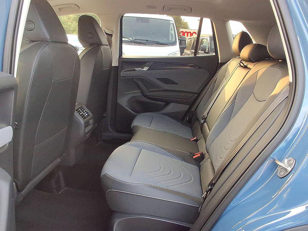 Used 2026 Volkswagen Tiguan SE AWD/4WD image 26