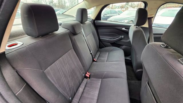 Used 2018 Ford Focus SE image 32