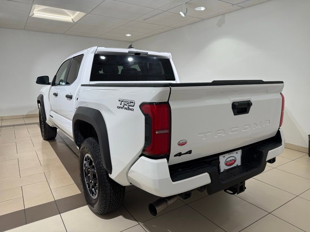 Certified 2025 Toyota Tacoma TRD Off-Road image 3