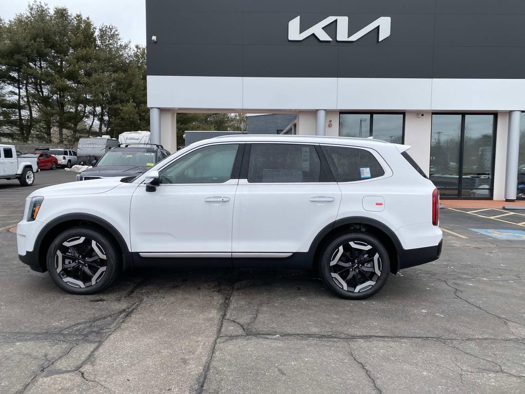 New 2025 Kia Telluride S image 2