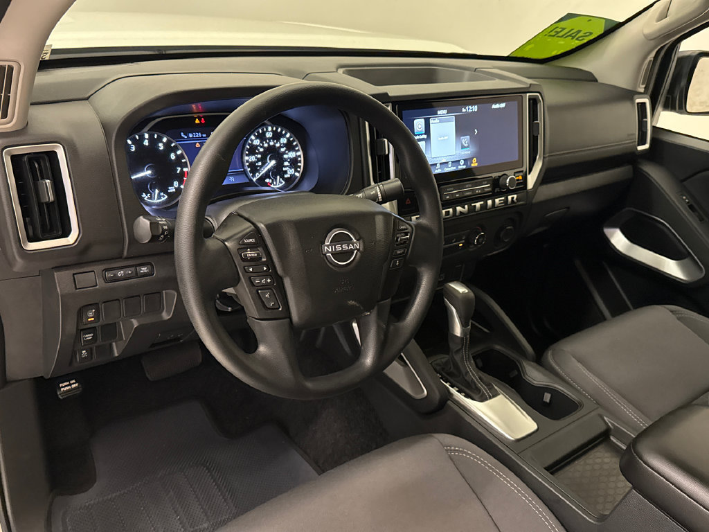 Used 2025 Nissan Frontier SV RWD image 18
