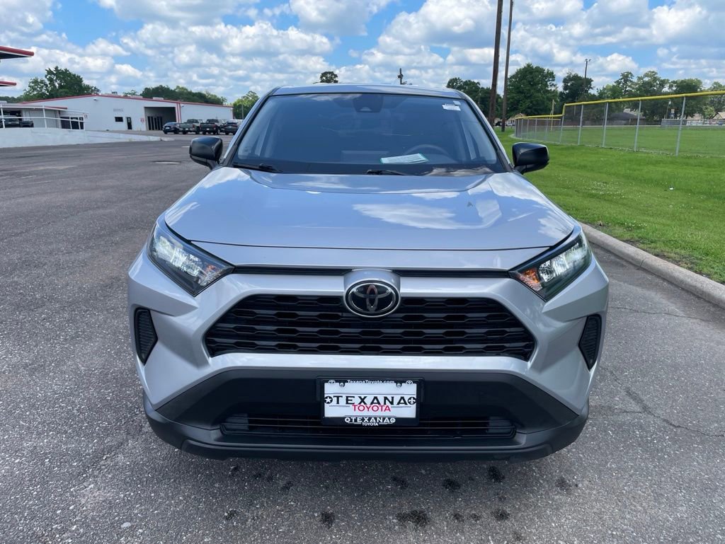 Used 2022 Toyota RAV4 LE FWD image 2