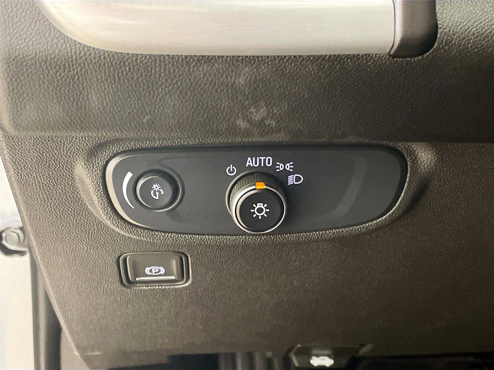 Used 2024 GMC Terrain SLE AWD/4WD image 14