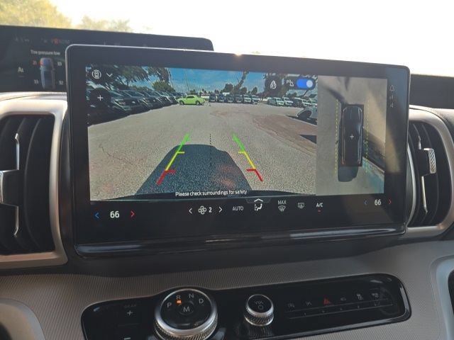 Used 2025 Ford Expedition Active RWD image 18