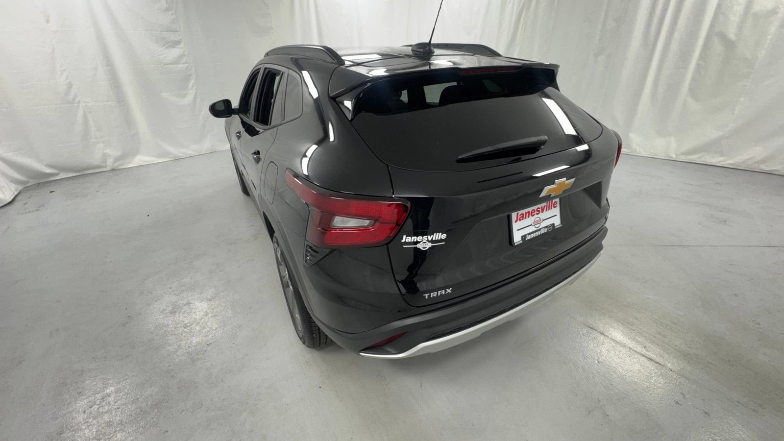 Used 2025 Chevrolet Trax LT w/ LT Convenience Package FWD image 5