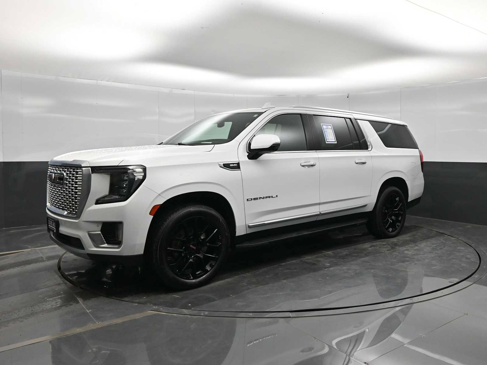 Used 2022 GMC Yukon XL Denali AWD/4WD image 4