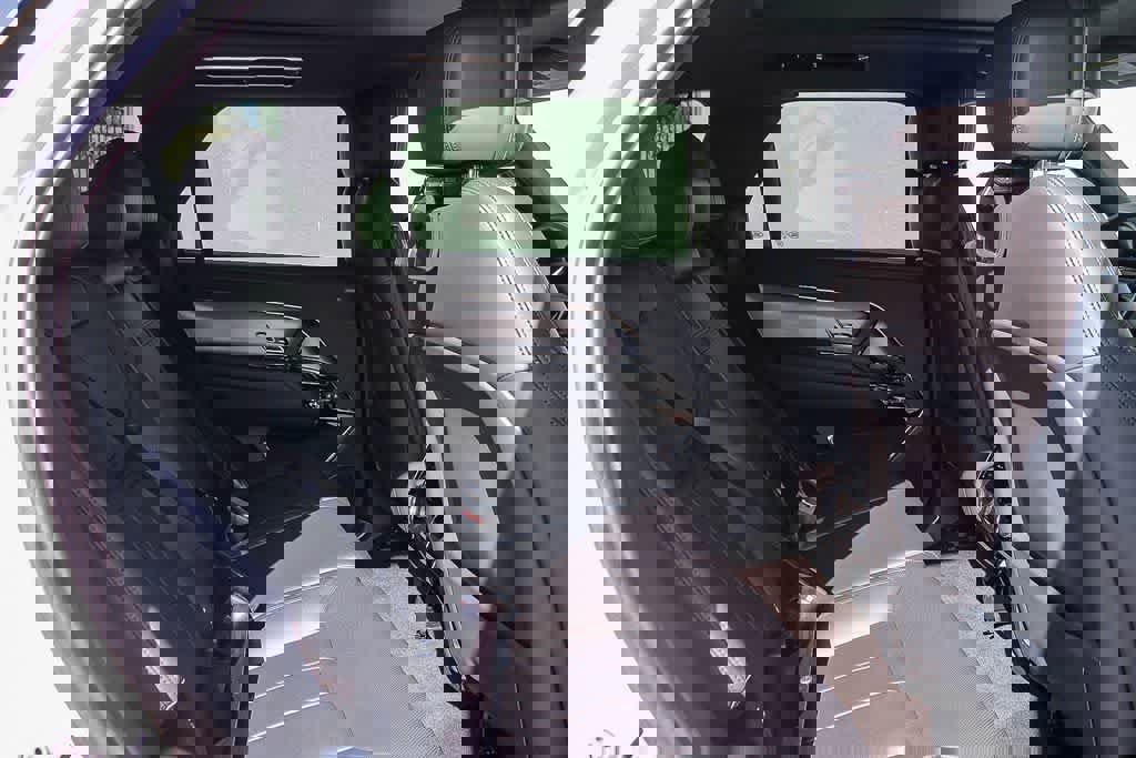 Used 2025 Land Rover Range Rover Sport Dynamic SE image 14