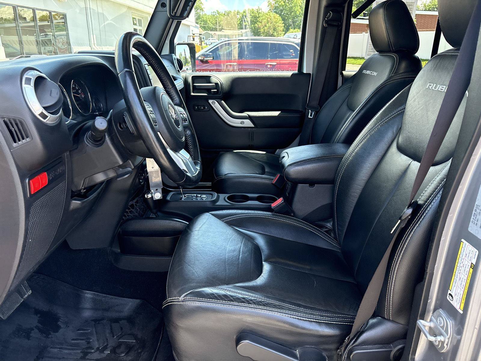 Used 2017 Jeep Wrangler Unlimited Rubicon AWD/4WD image 9