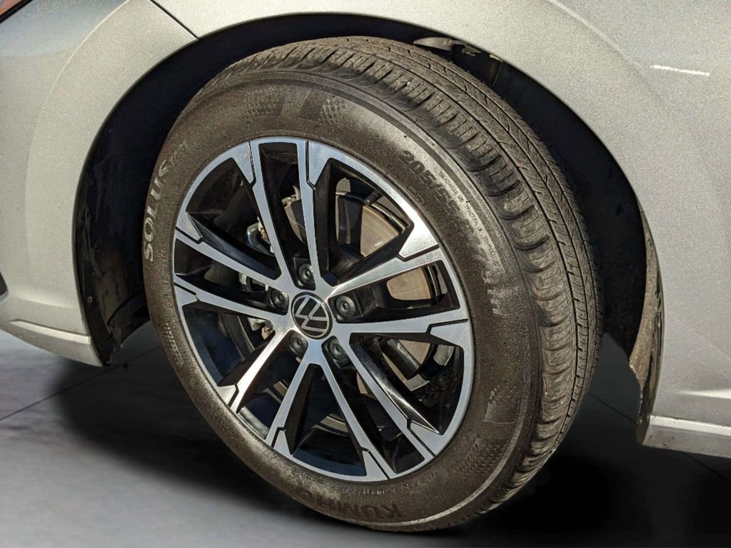 Certified 2025 Volkswagen Jetta Sport image 33