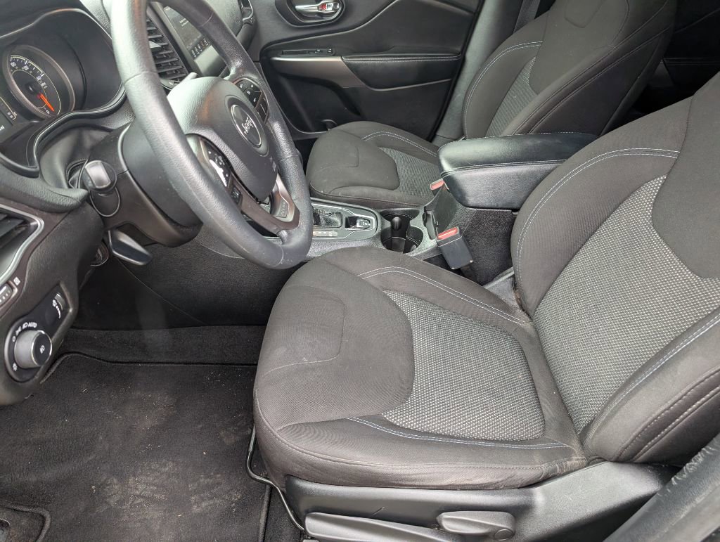 Used 2019 Jeep Cherokee Latitude w/ Popular Appearance Group image 8