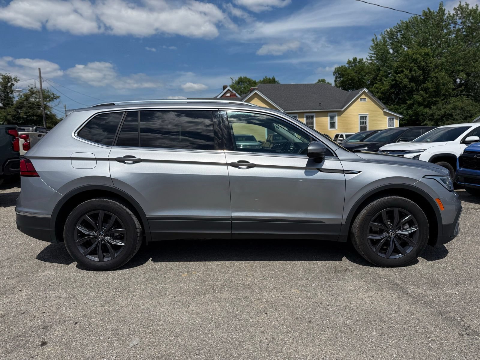 Used 2022 Volkswagen Tiguan SE AWD/4WD image 8