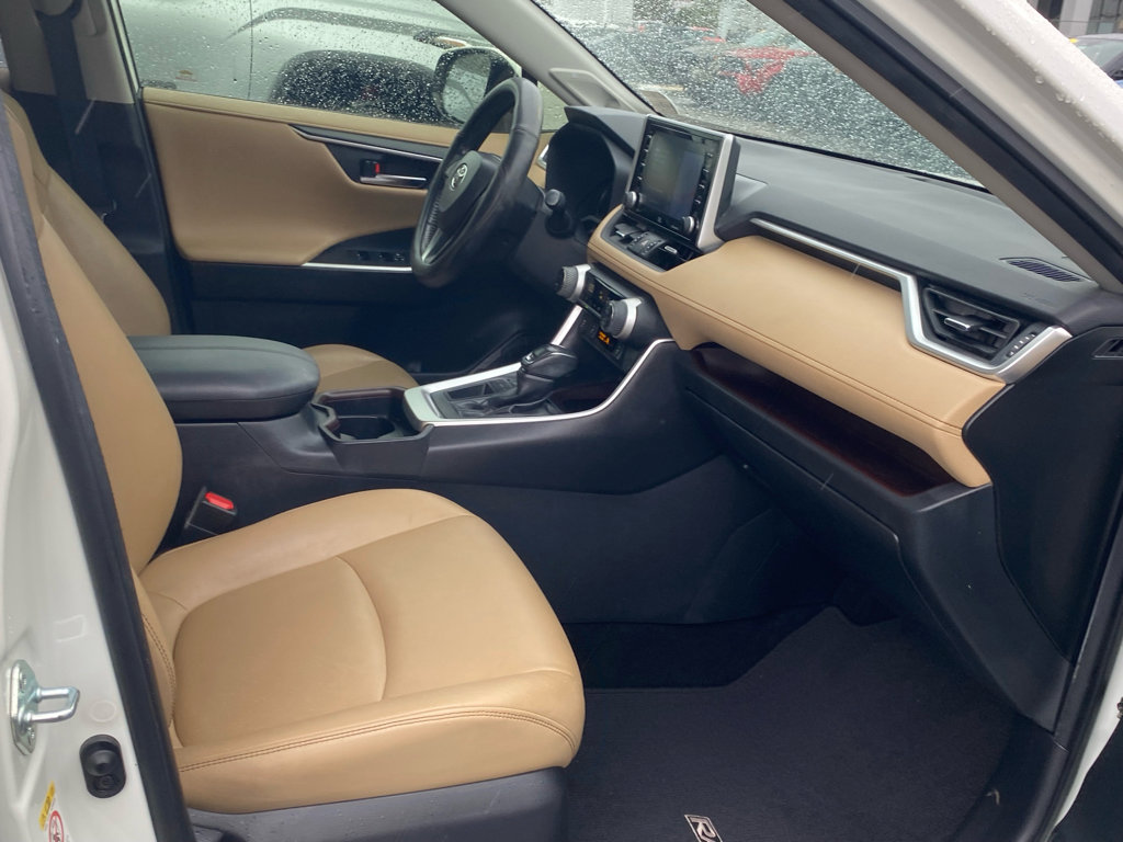 Used 2019 Toyota RAV4 Limited w/ Advanced Technology Package image 15