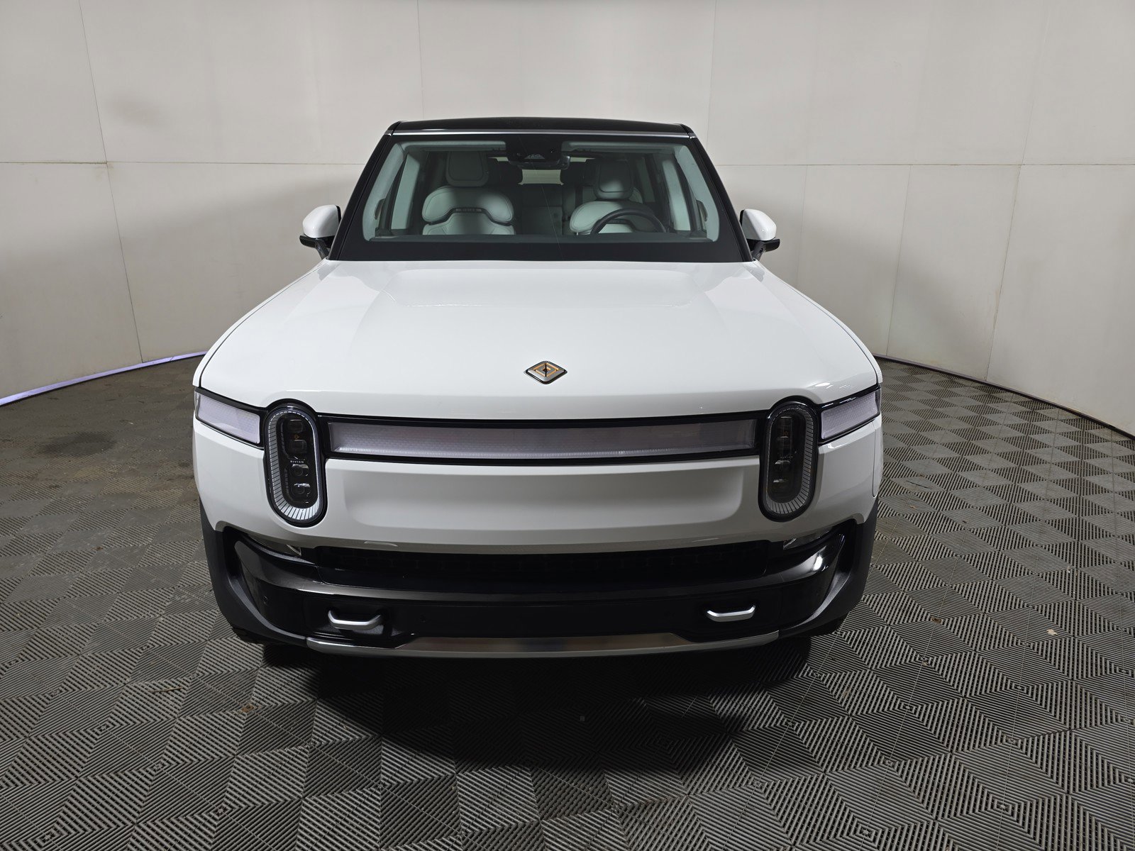 Used 2024 Rivian R1S Adventure AWD/4WD image 8