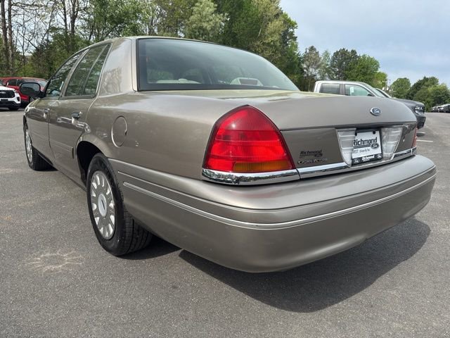 Used 2003 Ford Crown Victoria RWD image 3