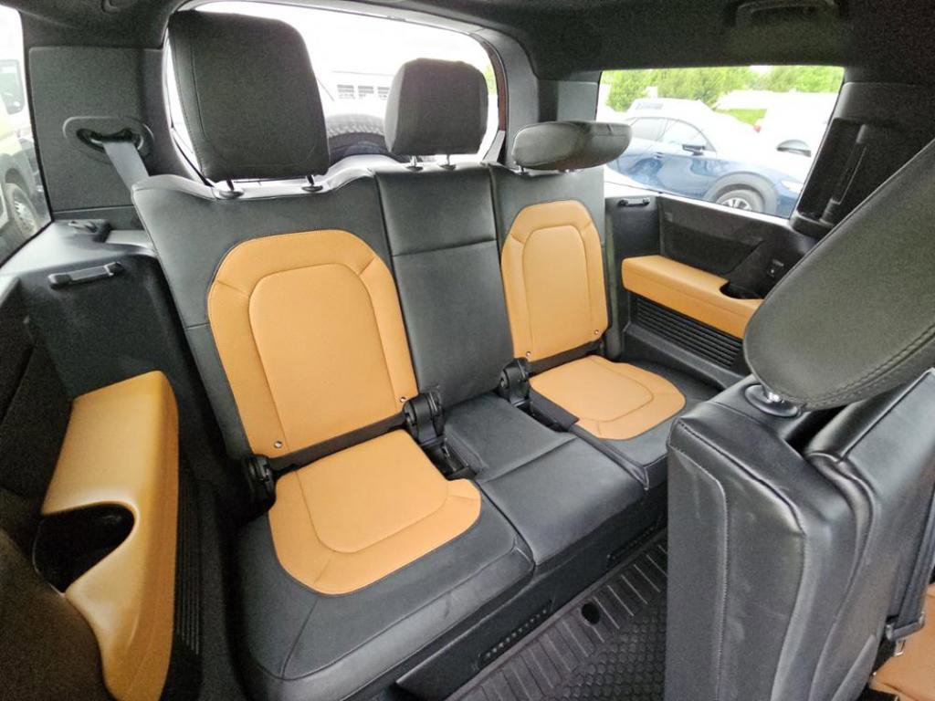 Used 2023 Land Rover Defender 130 X-Dynamic SE AWD/4WD image 8