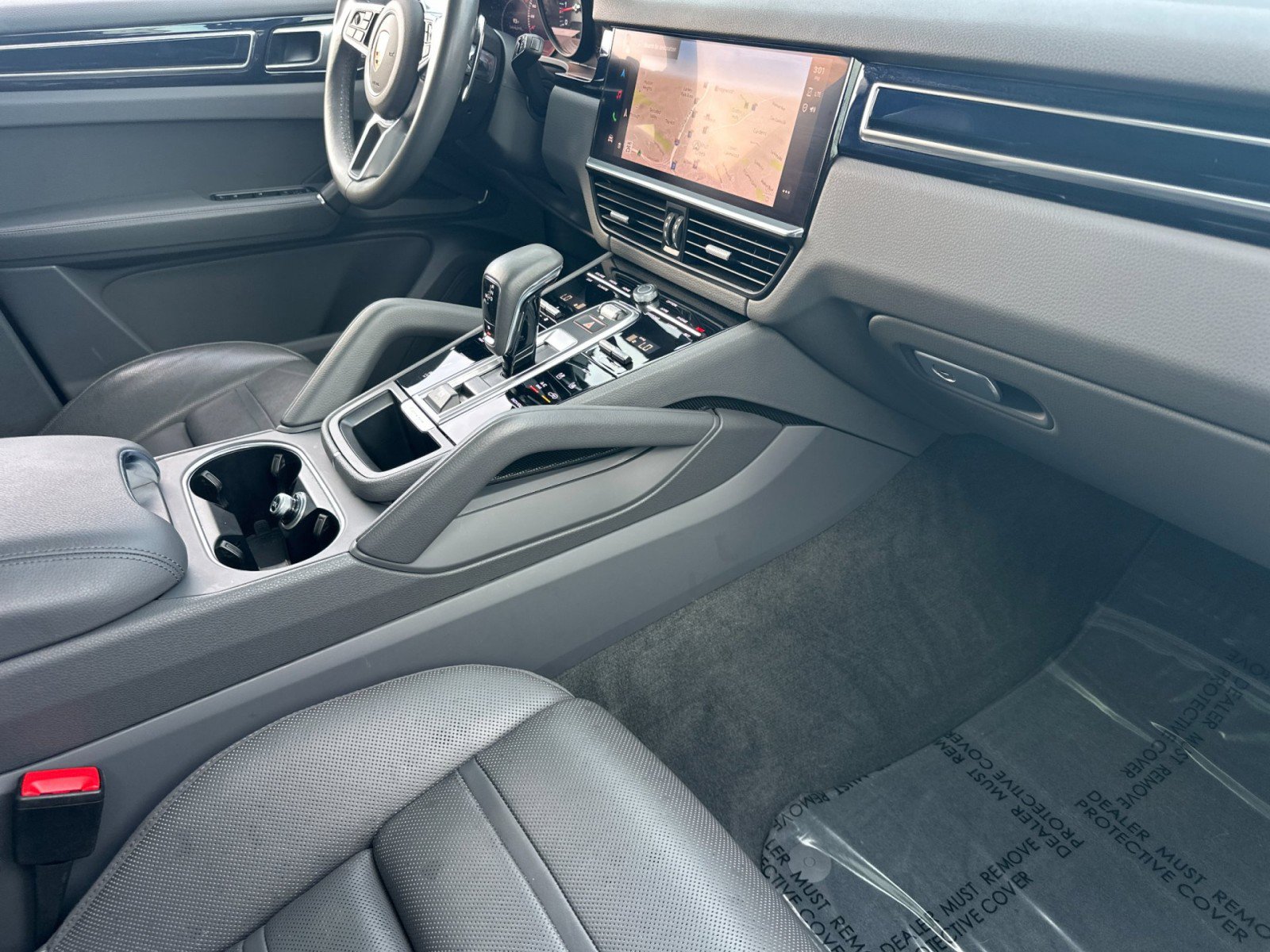 Certified 2023 Porsche Cayenne Platinum Edition image 16