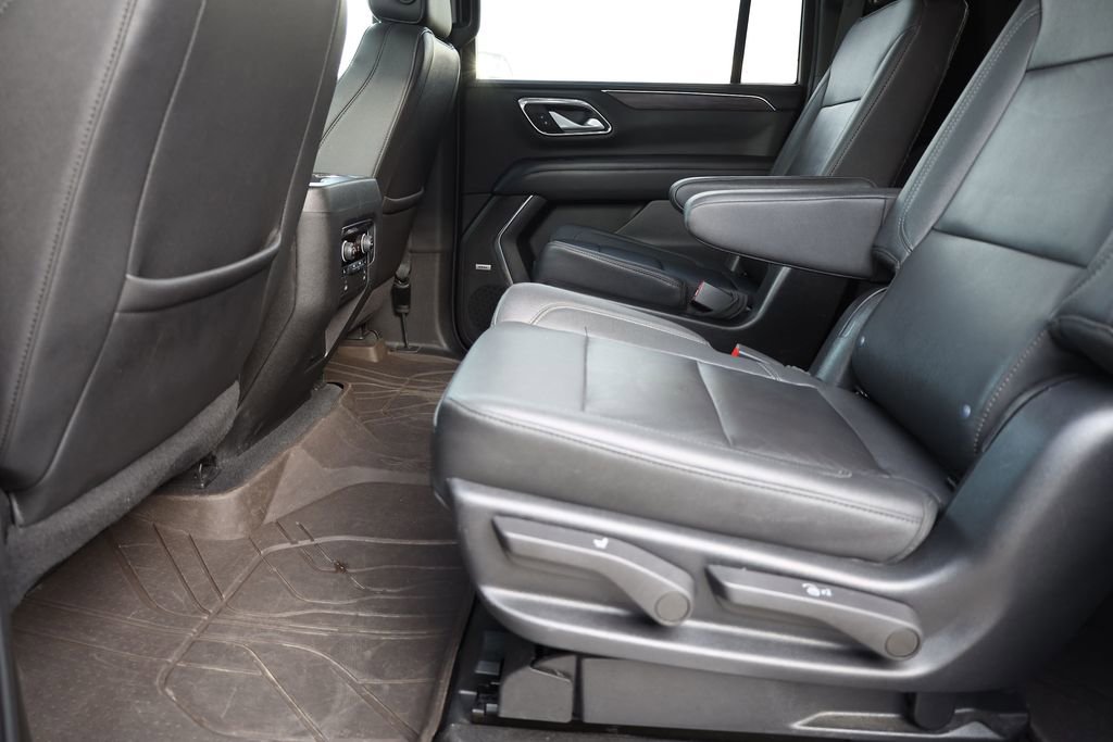 Used 2022 Chevrolet Suburban Z71 w/ Luxury Package AWD/4WD image 17