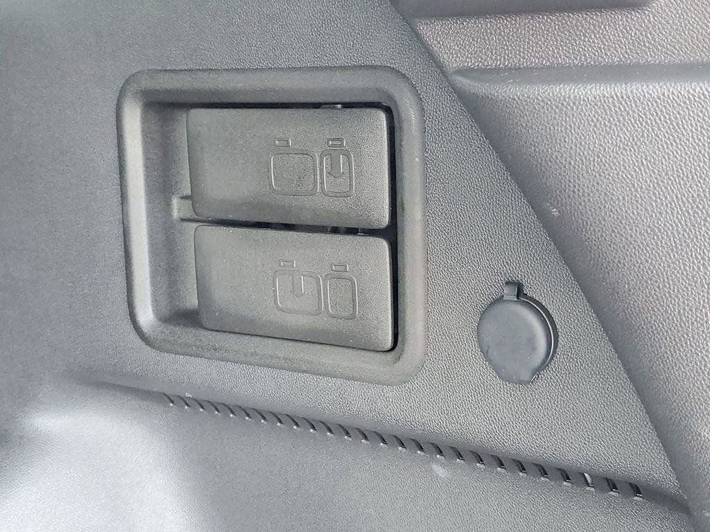 Used 2024 Chevrolet Equinox LT FWD image 29