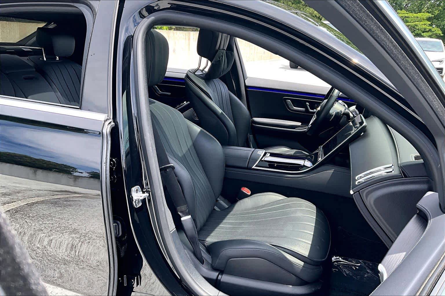 Used 2022 Mercedes-Benz S 500 4MATIC w/ AMG Line Package image 9