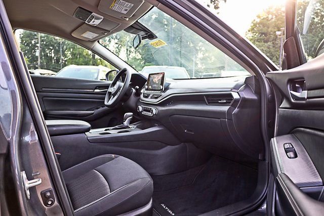 Used 2025 Nissan Altima 2.5 SV image 23