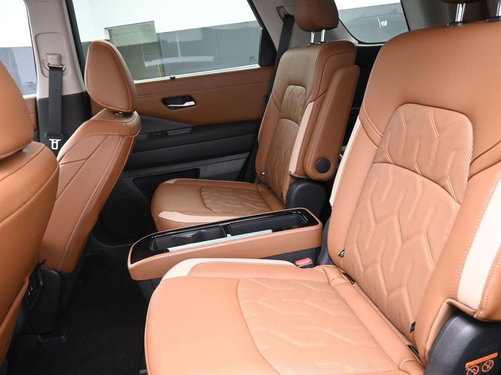 New 2026 Nissan Pathfinder Platinum image 11