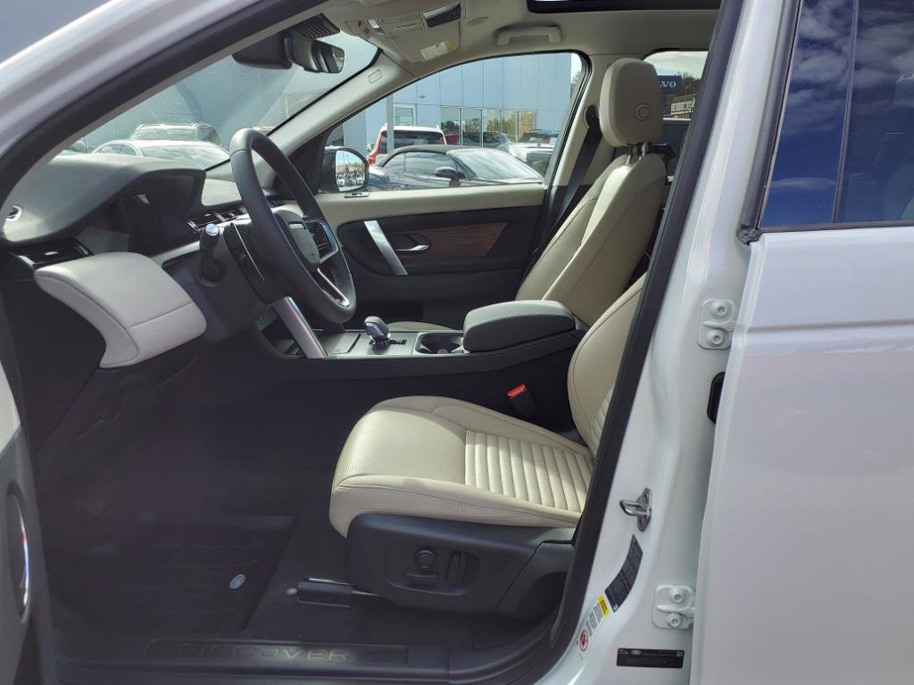 Used 2025 Land Rover Discovery Sport S image 10
