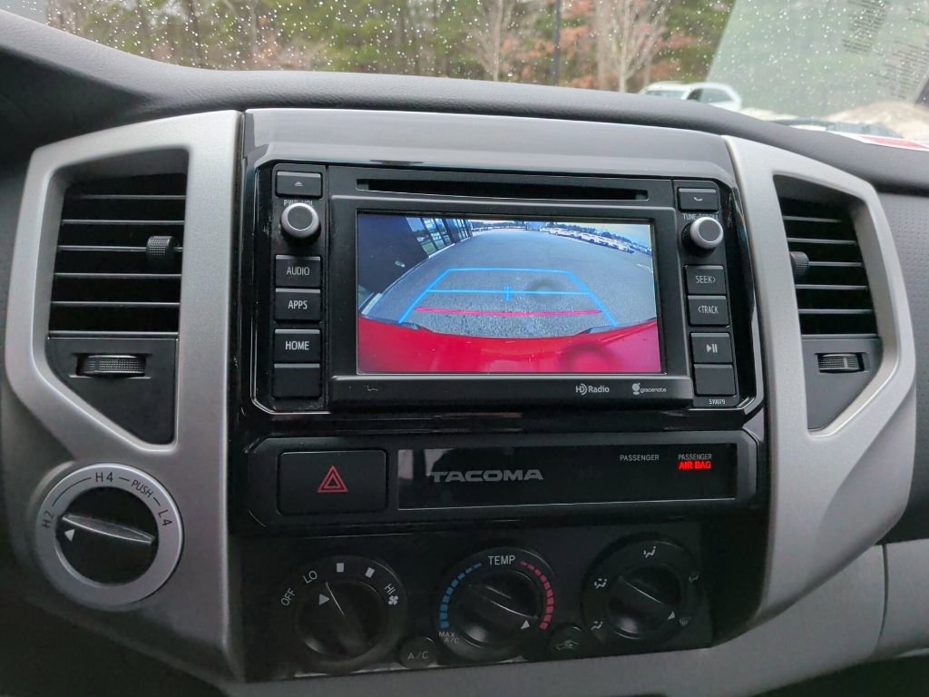 Used 2015 Toyota Tacoma 4x4 Access Cab V6 w/ TRD Sport Package image 23