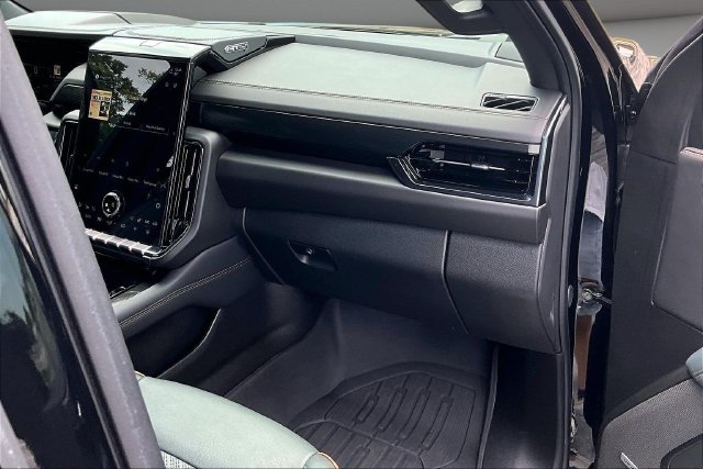 Used 2025 GMC Yukon XL AT4 AWD/4WD image 27