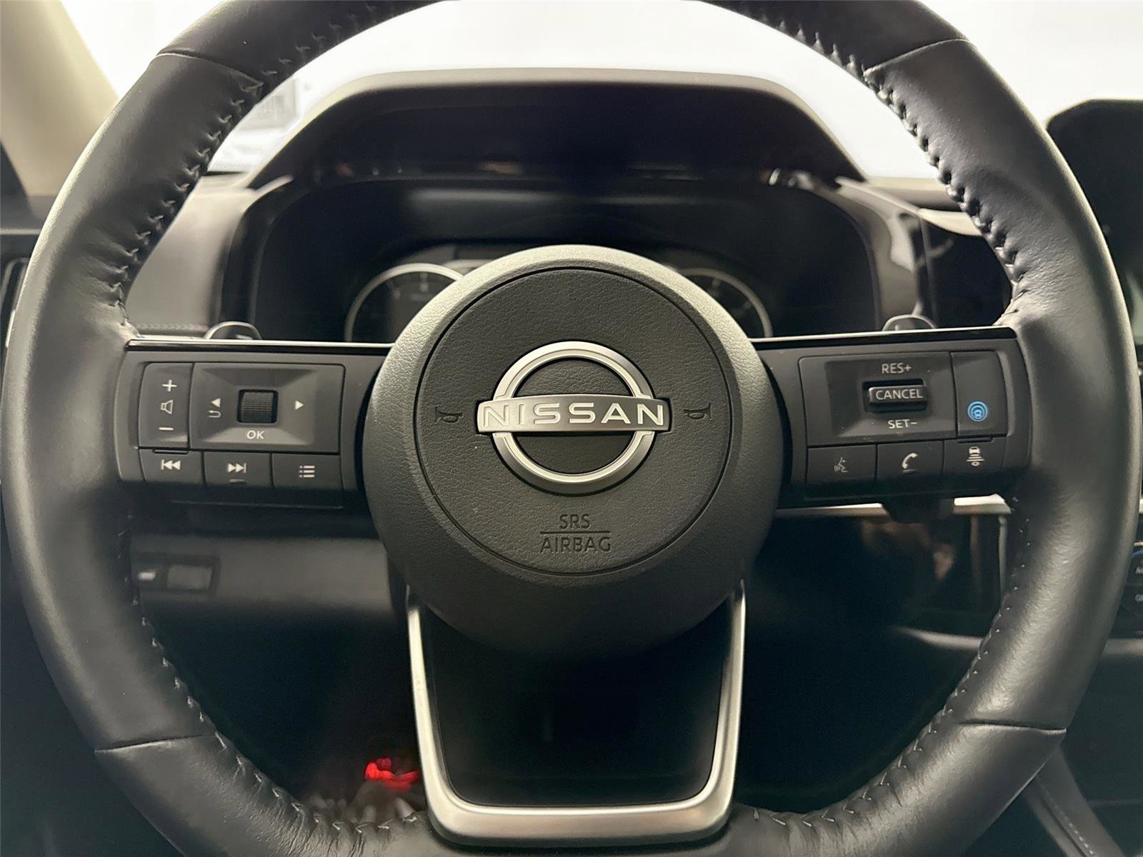 Used 2024 Nissan Pathfinder SL image 16