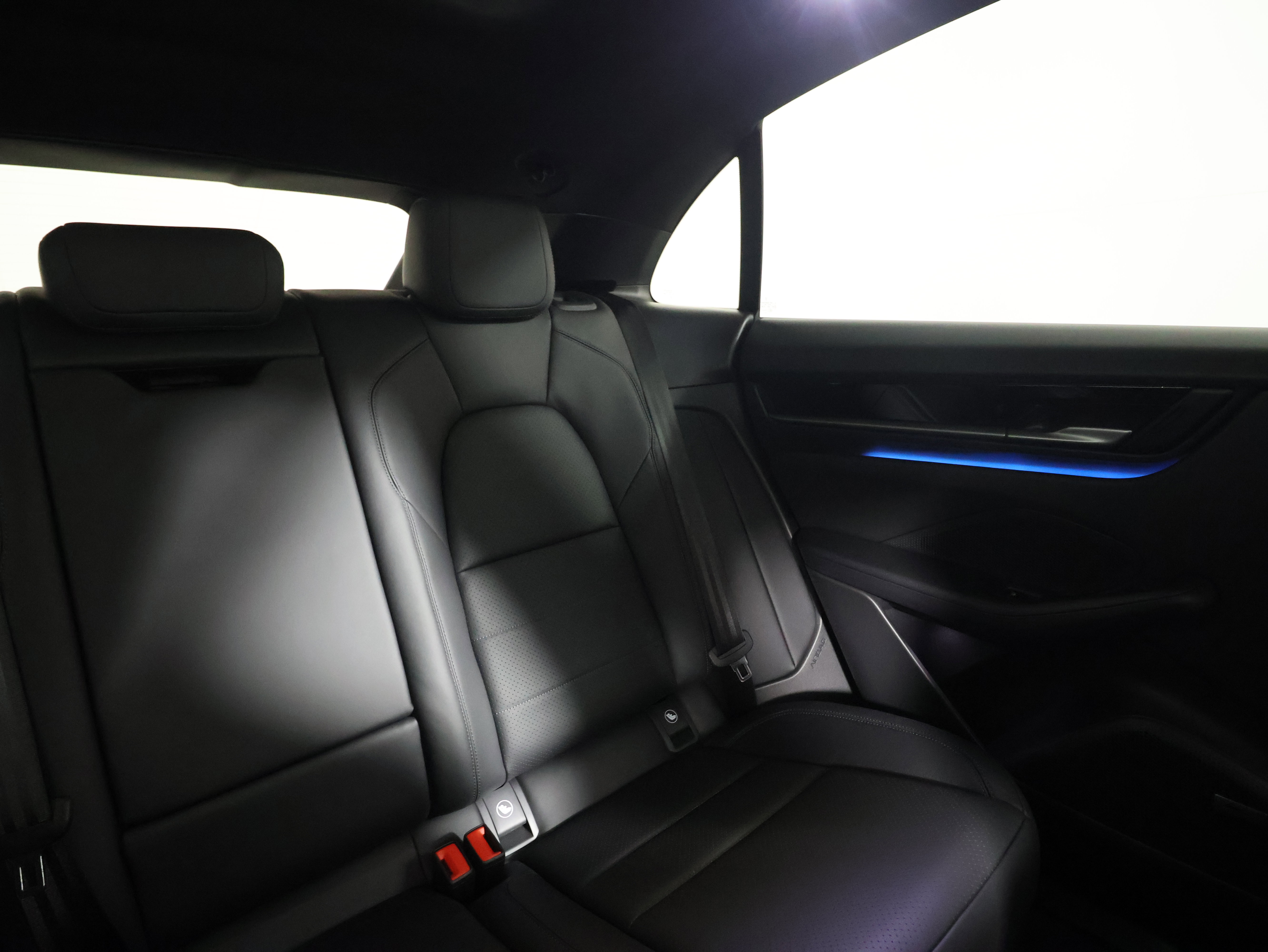 New 2025 Porsche Macan Electric image 17