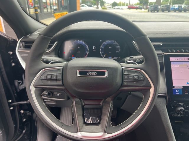 Used 2024 Jeep Grand Cherokee Limited w/ Black Appearance Package RWD image 10
