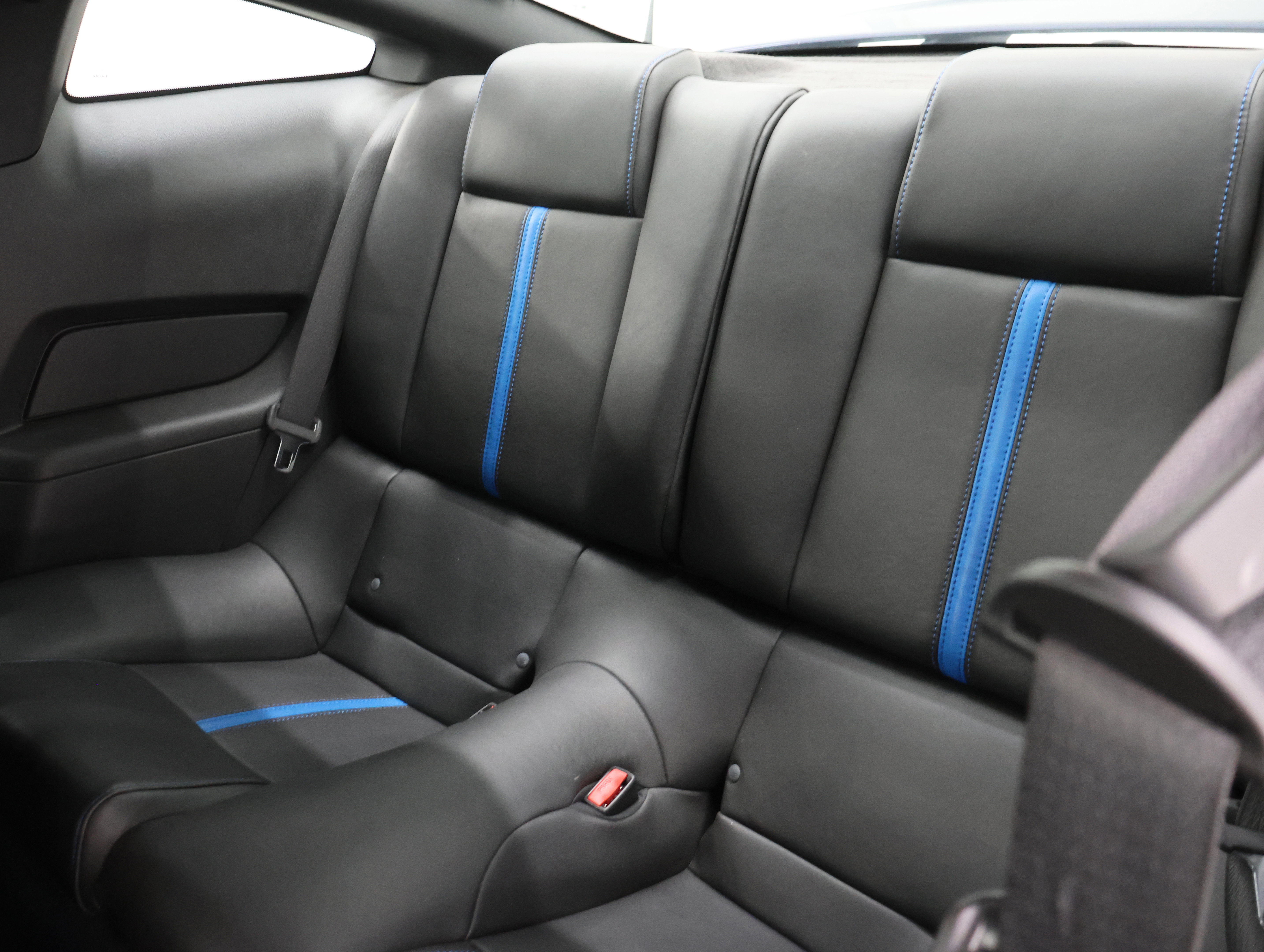 Used 2010 Ford Mustang GT Premium RWD image 9