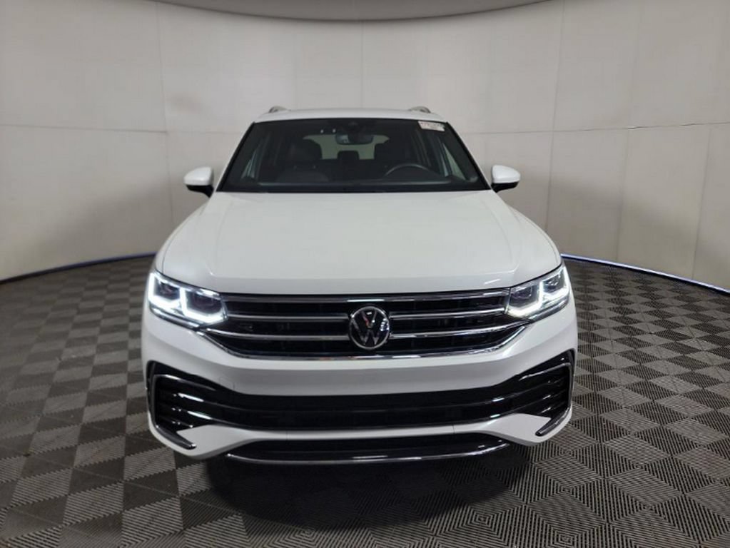Used 2023 Volkswagen Tiguan SEL R-Line AWD/4WD image 2