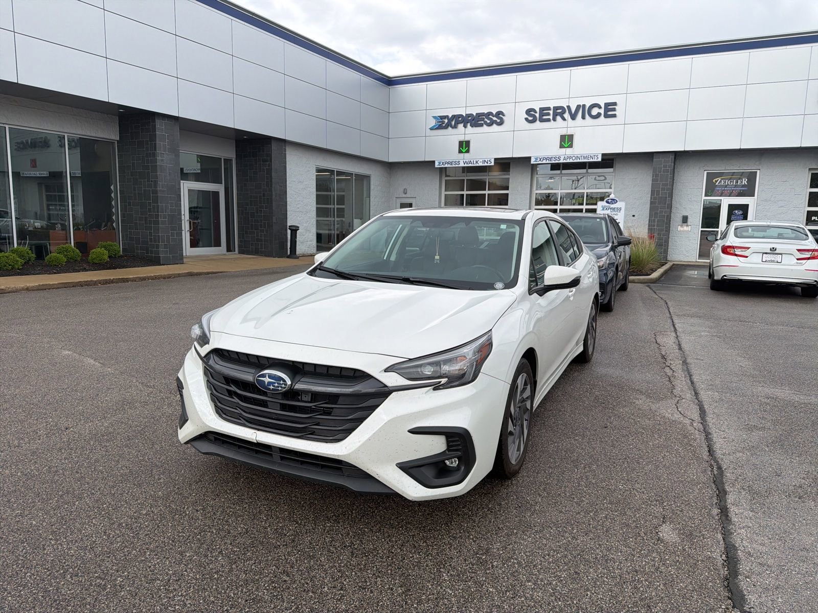 Used 2025 Subaru Legacy Limited AWD/4WD image 3