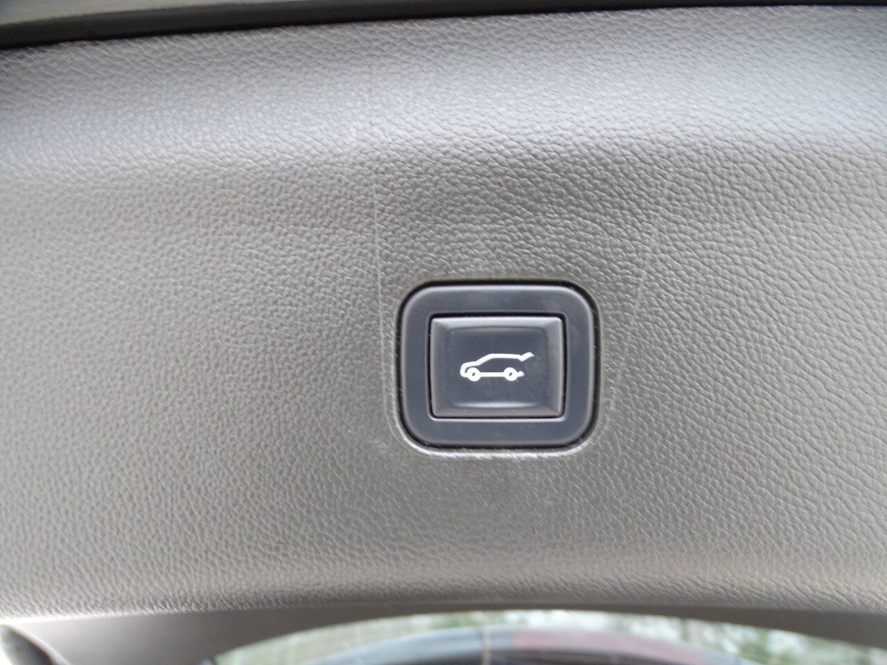 Used 2022 Buick Enclave AWD Essence w/ Sport Touring Edition image 40