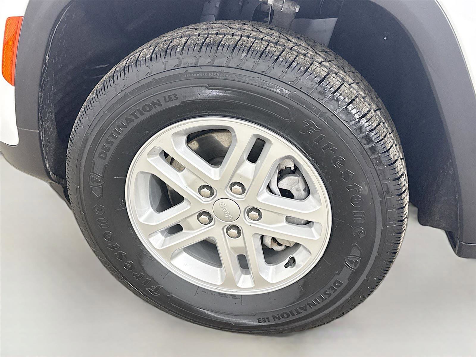 Used 2024 Jeep Grand Cherokee Laredo w/ Trailer Tow Package image 30