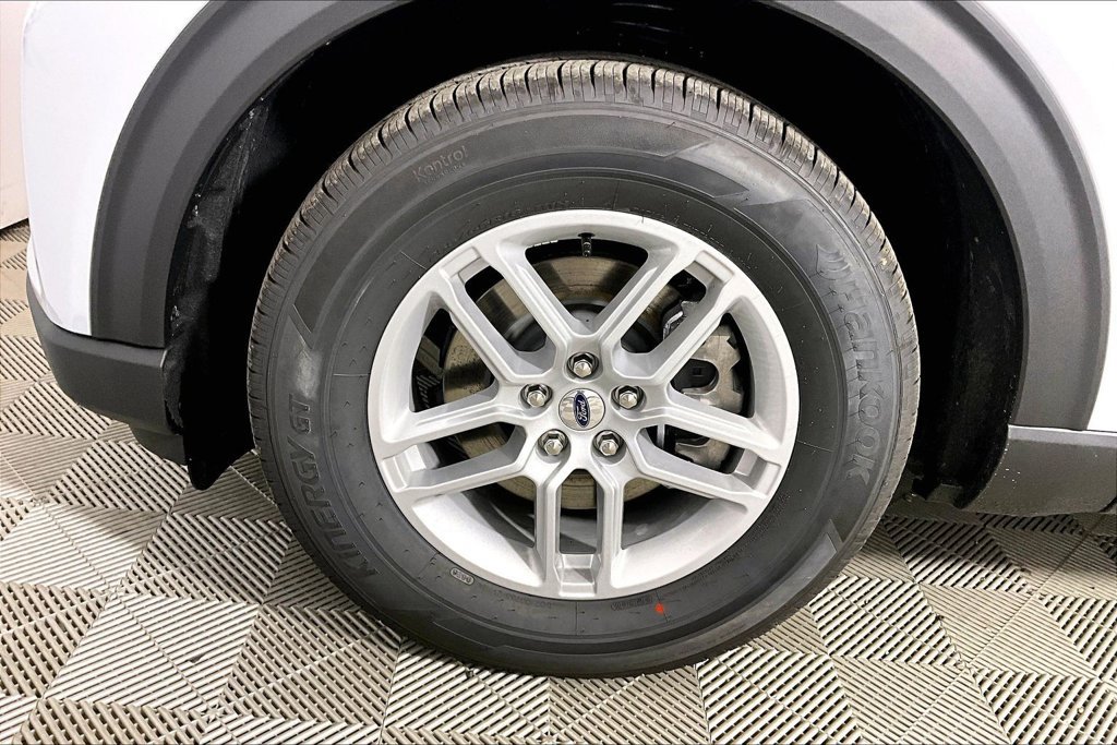 New 2026 Ford Explorer Active RWD image 11