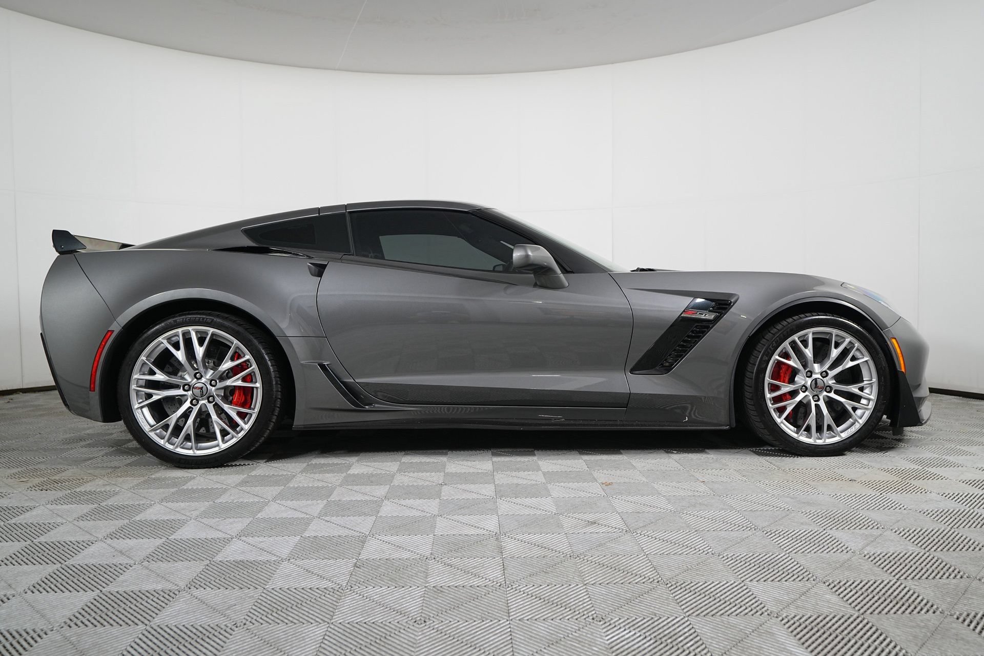 Used 2016 Chevrolet Corvette Z06 w/ 3LZ Preferred Equipment Group RWD image 5