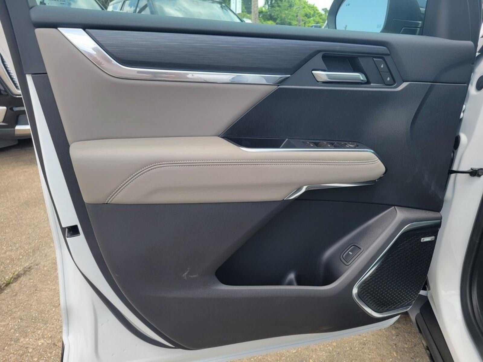 New 2026 GMC Acadia Elevation w/ Elevation Premium Package FWD image 11