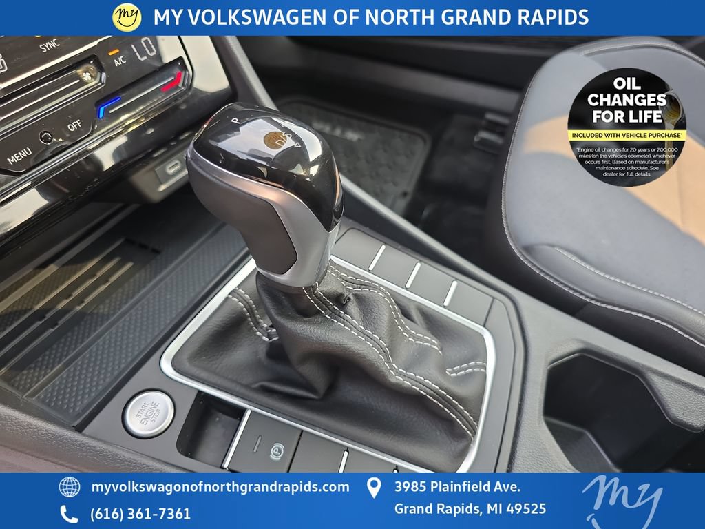 Used 2025 Volkswagen Jetta SE w/ Sunroof Package FWD image 28