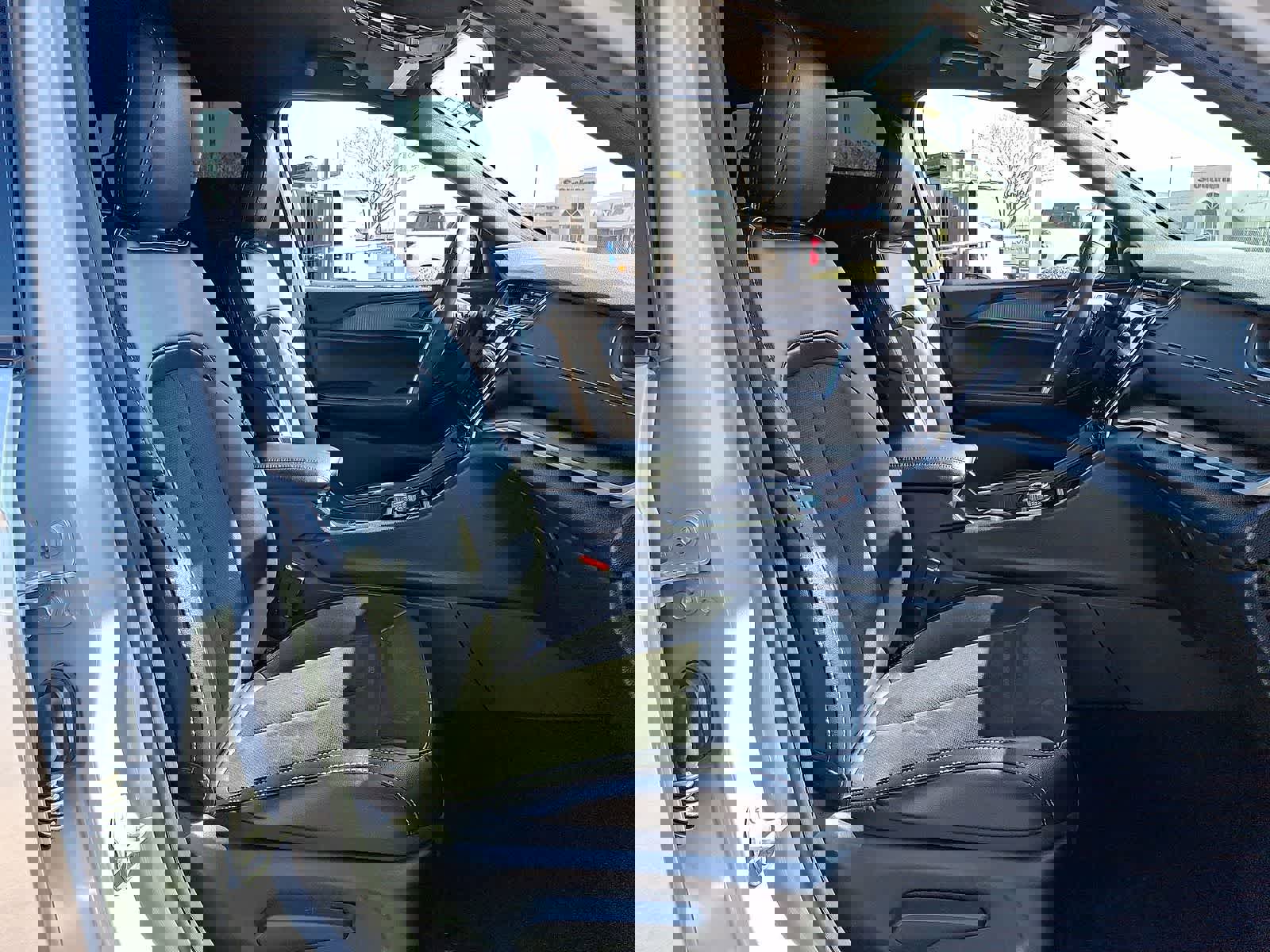 Used 2025 Jeep Grand Cherokee Altitude image 32