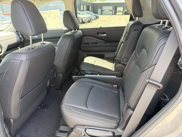 New 2026 Nissan Pathfinder SL w/ SL Premium Package AWD/4WD image 10