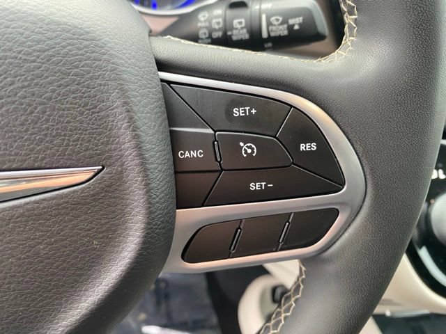 Used 2022 Chrysler Voyager LX FWD image 20