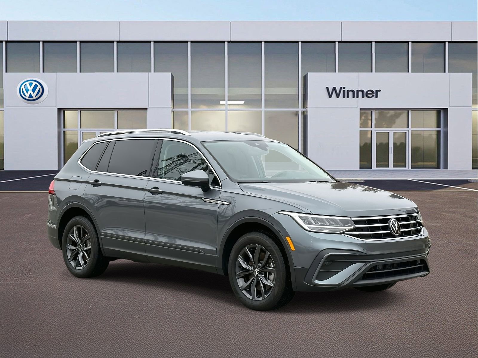 Used 2023 Volkswagen Tiguan SE image 7