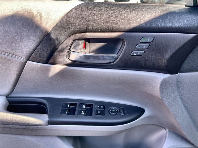 Used 2014 Honda Accord Touring image 17