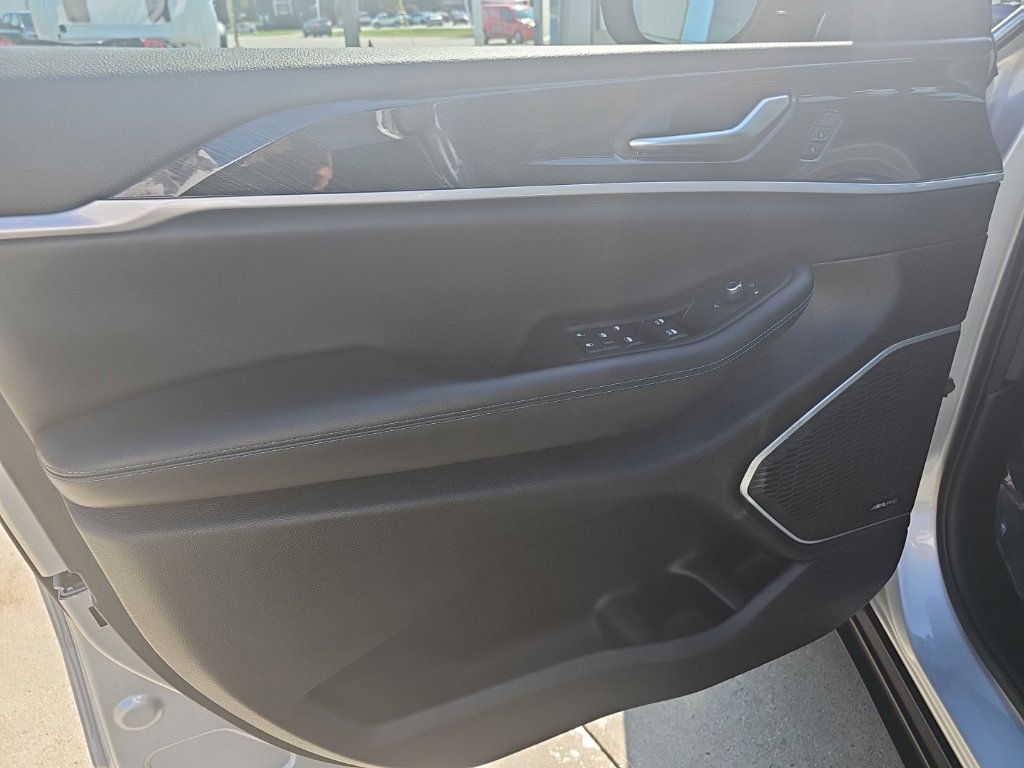 Certified 2024 Jeep Grand Cherokee Trailhawk w/ Advanced Protech Group II AWD/4WD image 20