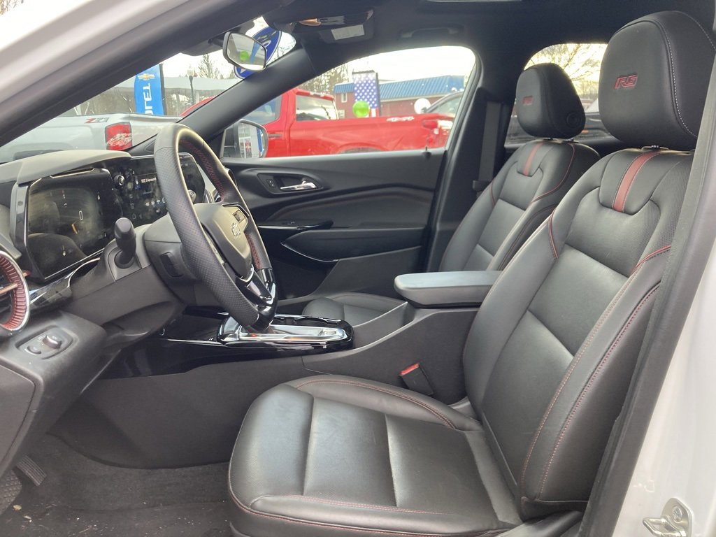 Used 2025 Chevrolet Trax RS w/ Sunroof Package image 9