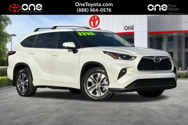 Used 2023 Toyota Highlander XLE FWD 360° Tour