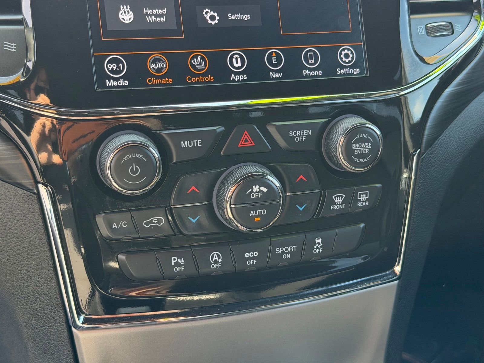 Used 2021 Jeep Grand Cherokee Laredo X AWD/4WD image 24